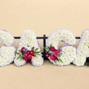 gaga-word-white-flowers-with-small-posy