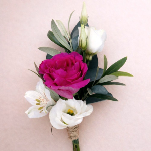 single posy with white and red flowers